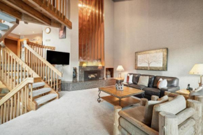 Incredible 4BDR Getaway with Hot Tub Sauna and Views
